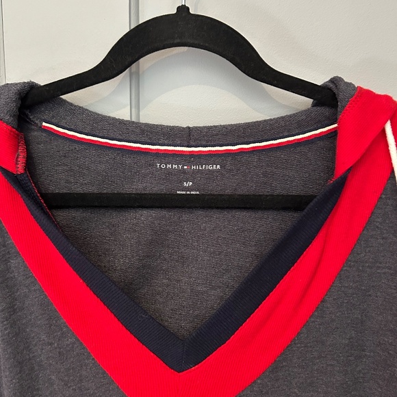 TOMMY HILFIGER Women's Retro Cropped Hoodie in Navy/Red/White (NWOT)│Size Small - Picture 13 of 15